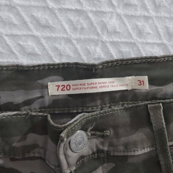 LEVI STRAUSS- 720 HIGH RISE SUPER SKINNY CROP STRETCH CAMO PANTS - Picture 12 of 12
